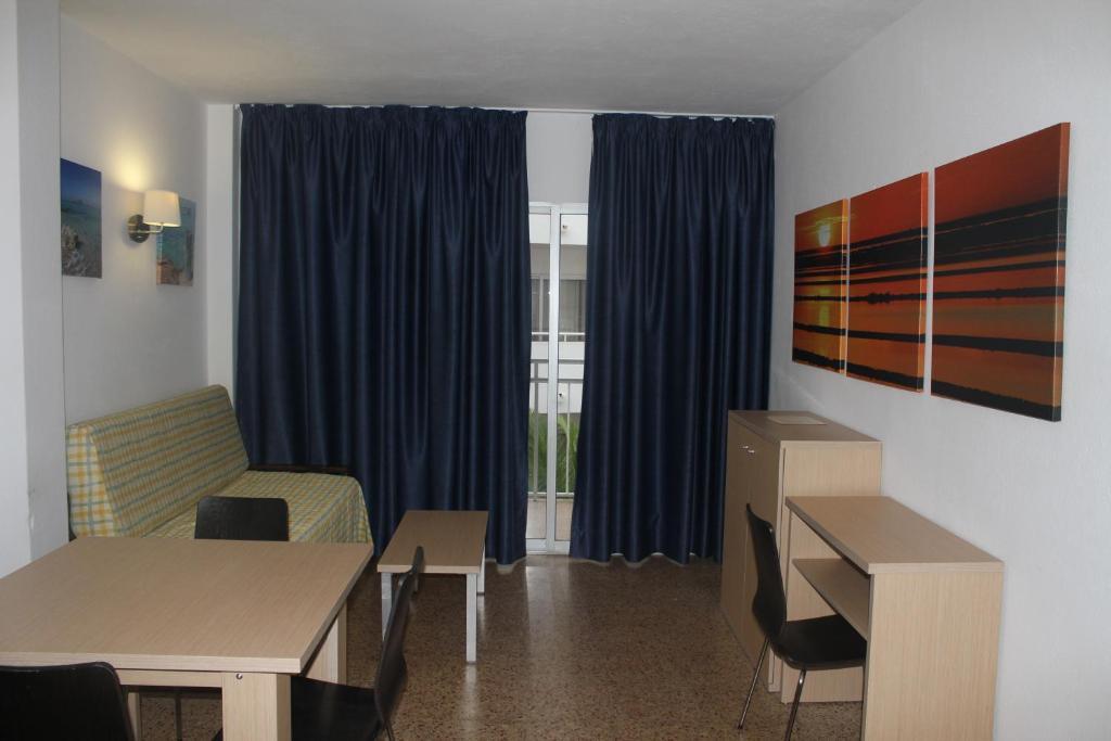 Apartamentos Orvay Sant Antoni de Portmany Dış mekan fotoğraf